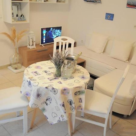 הוילה Banjol Little House Kucica מראה חיצוני תמונה
