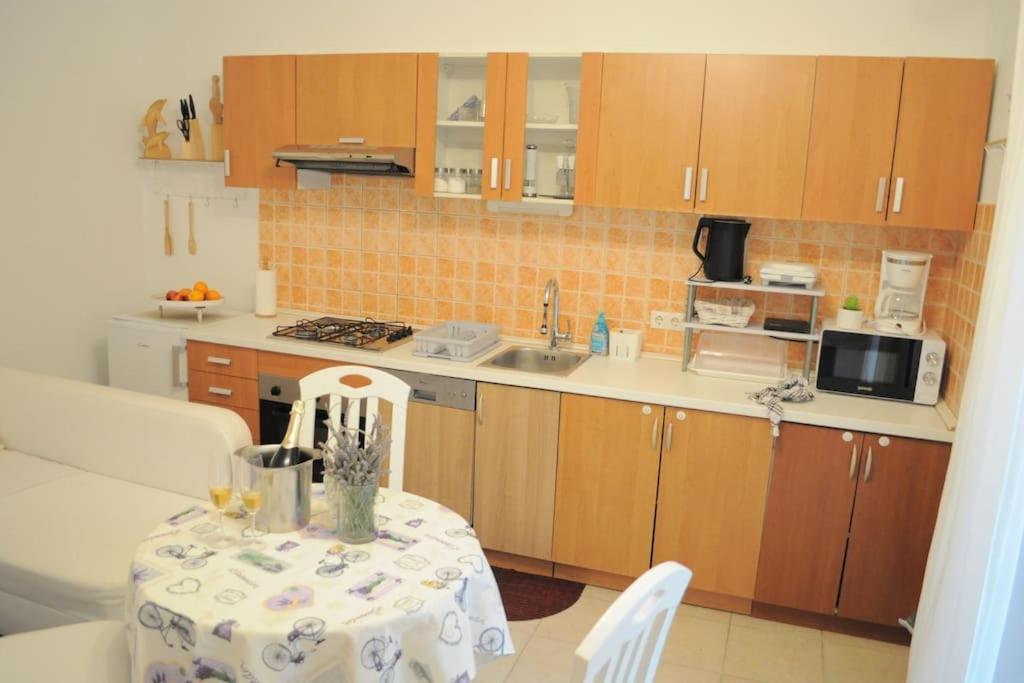 הוילה Banjol Little House Kucica מראה חיצוני תמונה